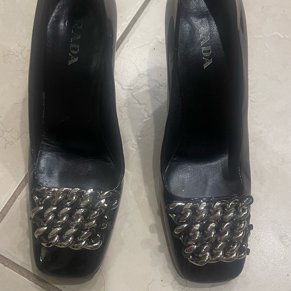 Prada Black Women's Heels. 7 1/2   Excellent condition.